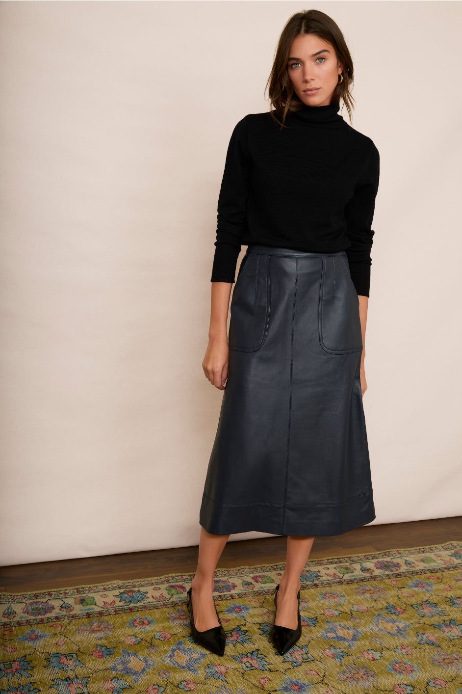 Discover the Elegance of the Remi Leather Skirt – Blue/Black