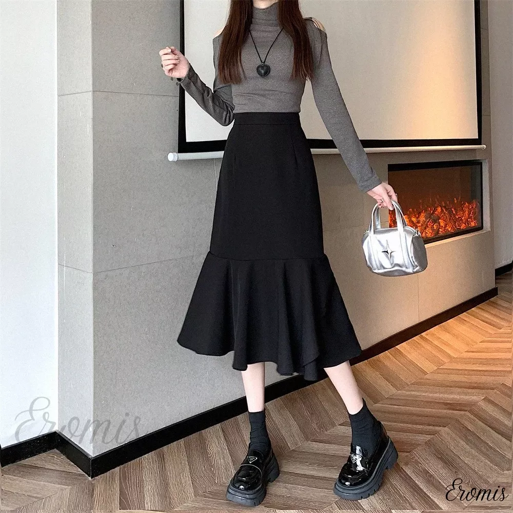 Pleated Hem Slim Fit Mermaid Skirt in Black, Elegant Long Skirt to Camouflage Belly - black, XS