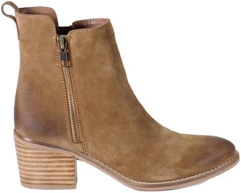 Versatile women's cowboy boots: perfect with skirts or pants!