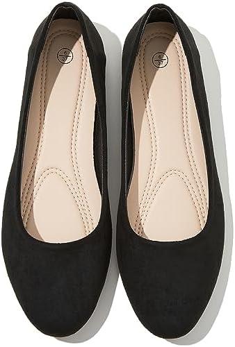 Chic and Comfortable: Must-Have Women's Flat Shoes