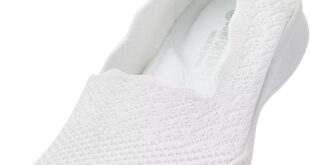 Stepping Out in Style: Our Take on Puxowe’s Knit Loafers