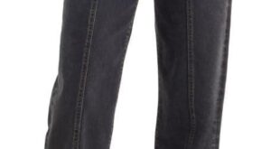 Why We’re Loving Levi’s Ribcage High-Rise Straight Ankle Jeans