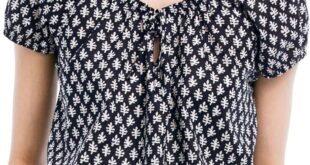 Why We Love the Ellos Plus Size Keyhole Peasant Blouse
