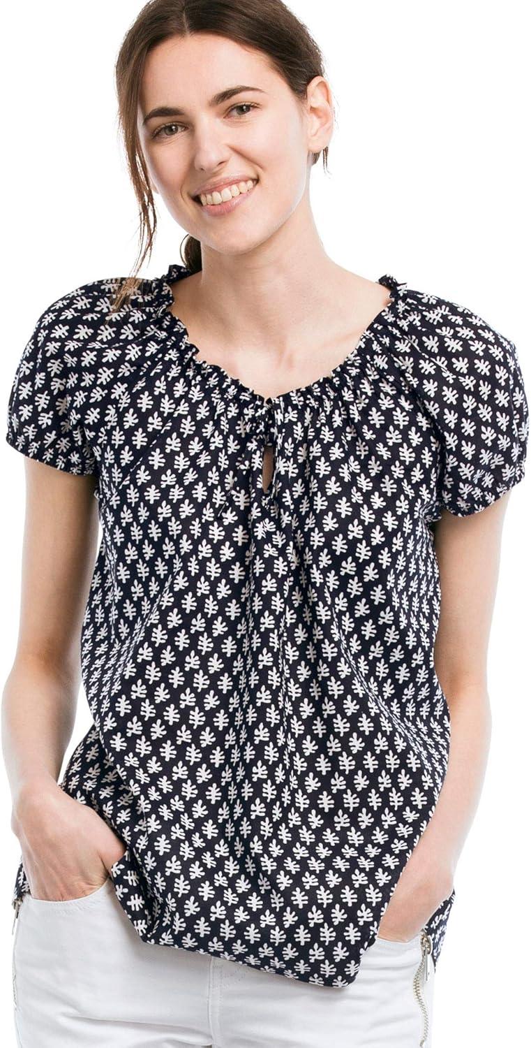 Why We Love the Ellos Plus Size Keyhole Peasant Blouse