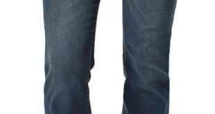 Finding the Perfect Fit: Our Take on Levi’s Shaping Bootcut Jeans