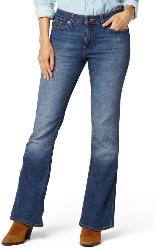 Why We Love Levi’s True Boot Mid-Rise Jeans for Everyday Wear