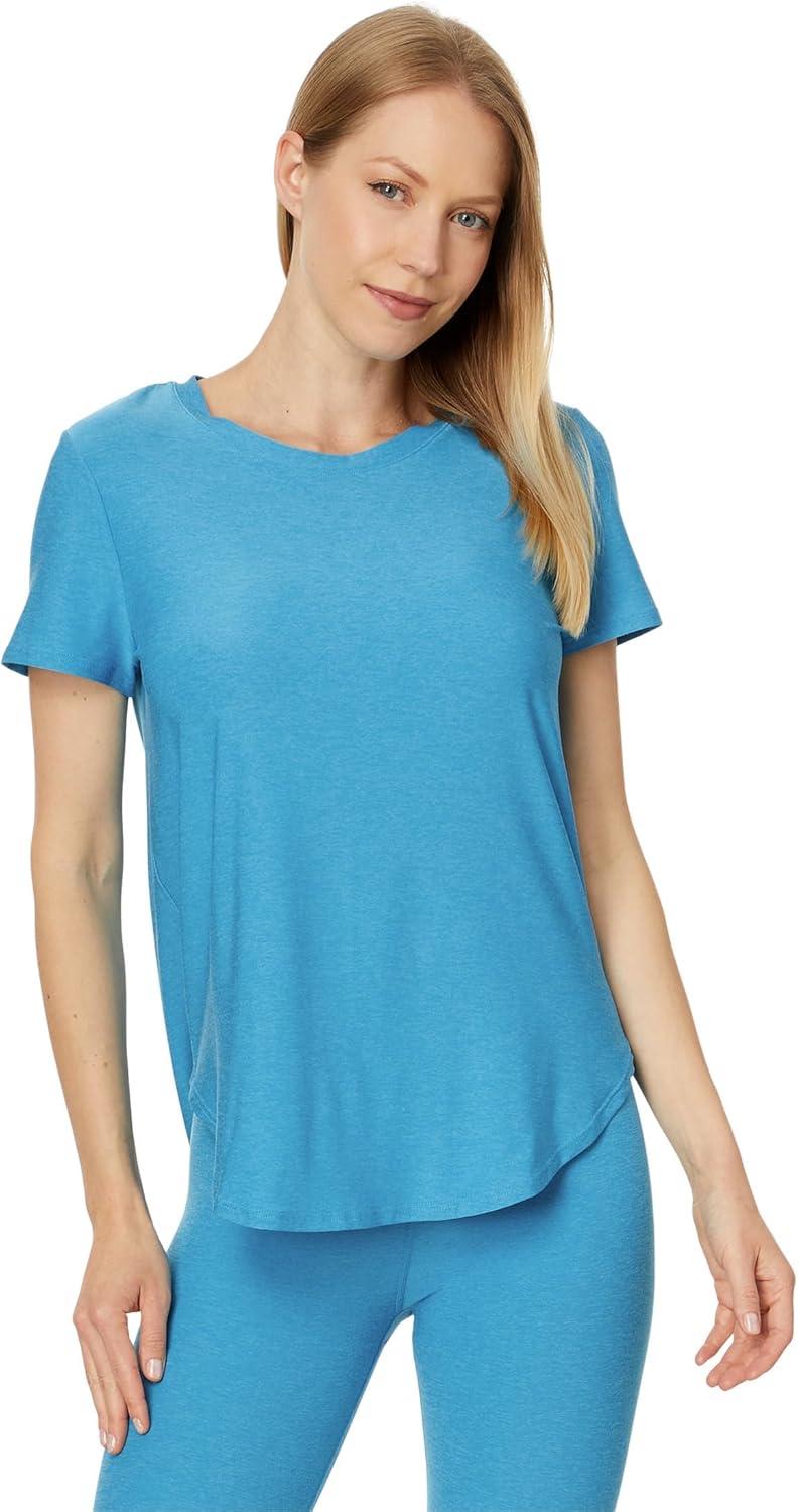 Why We Love the Beyond Yoga Featherweight On The Down Low Tee