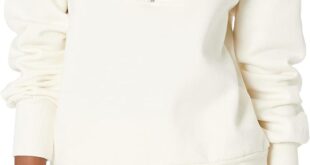 Why We’re Loving The Drop’s Hayley Half Zip Fleece Sweatshirt