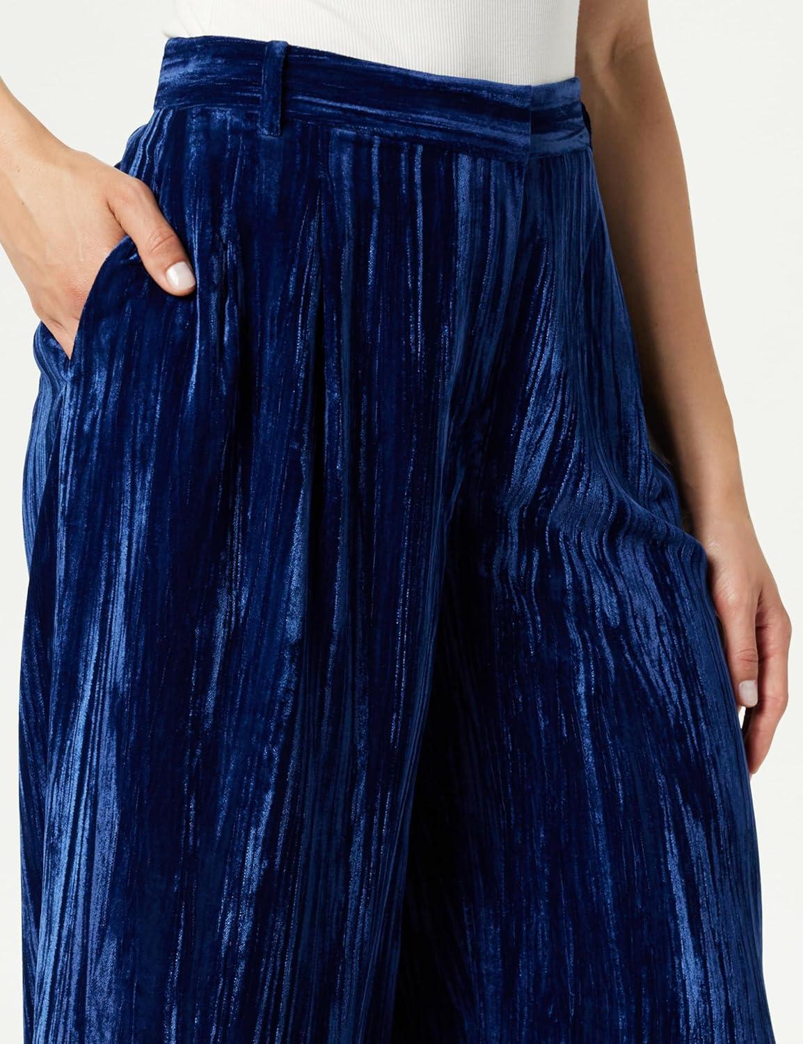 Our Take on The Drop's Lucia Velvet Wide Leg ⁢Trousers: Style & Fit Reviewed