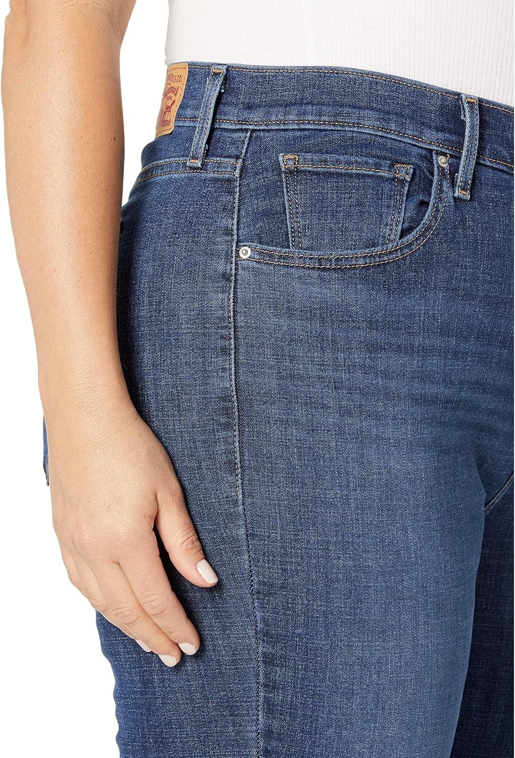 Why ​We're Loving​ Levi's 725 High Rise Bootcut Jeans