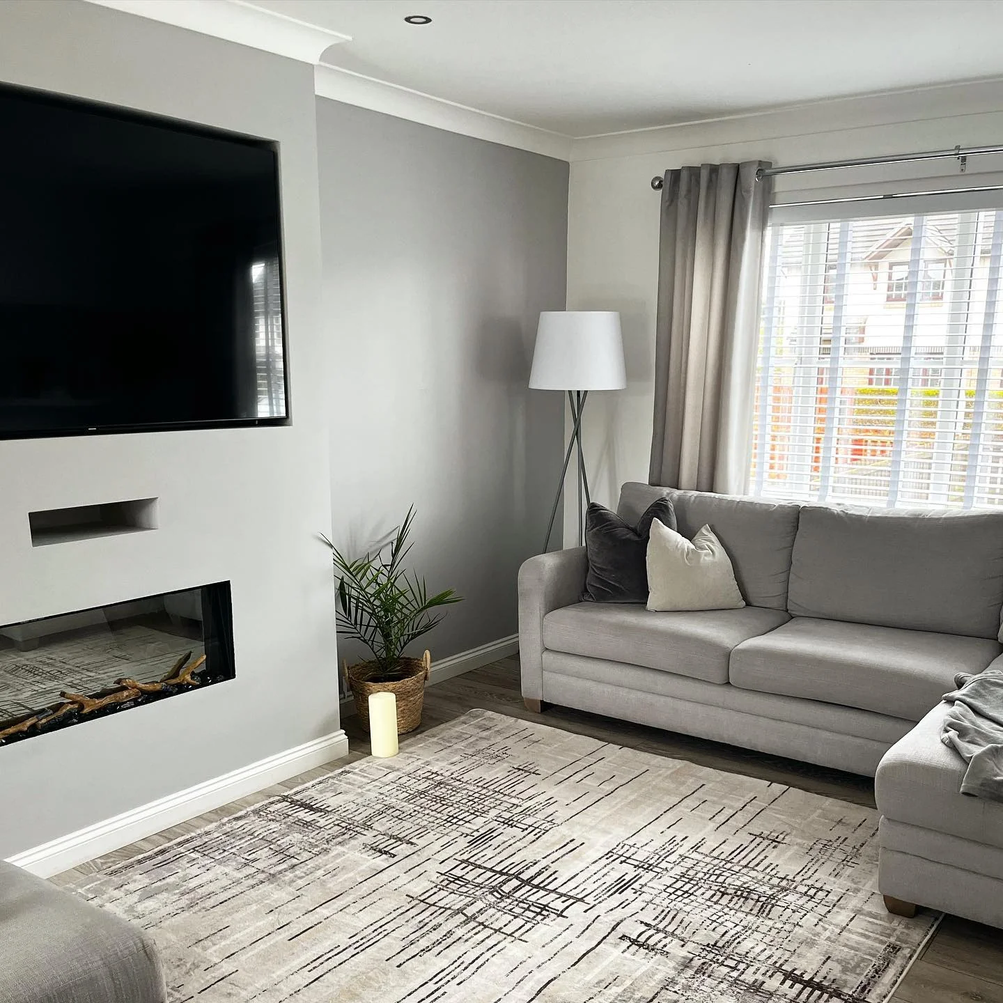 Fresh Light Grey Room with Minimalist Flair (Grey Living Room Ideas)