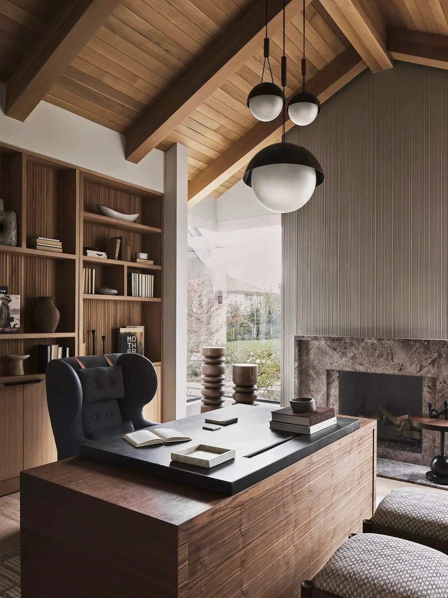 Natural Wood Tones Paired with a Sleek Black Desk
