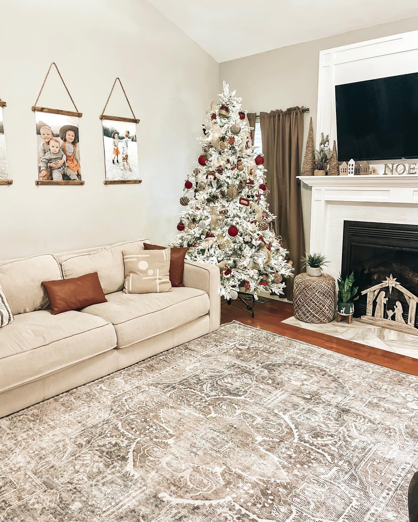 Warm Neutral Rug Supporting Seasonal Decor