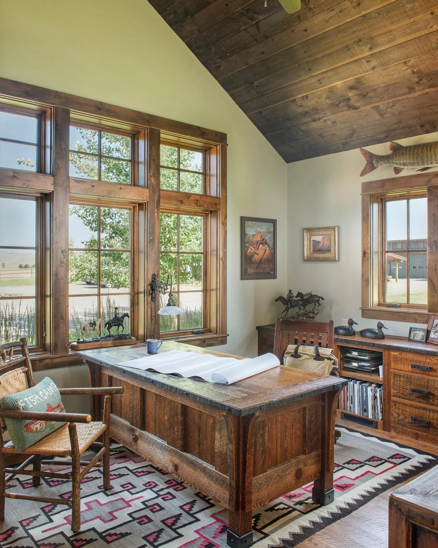 Timeless Cabin Office with Solid Timber Desk and Southwestern Rug (Rustic Office Ideas)