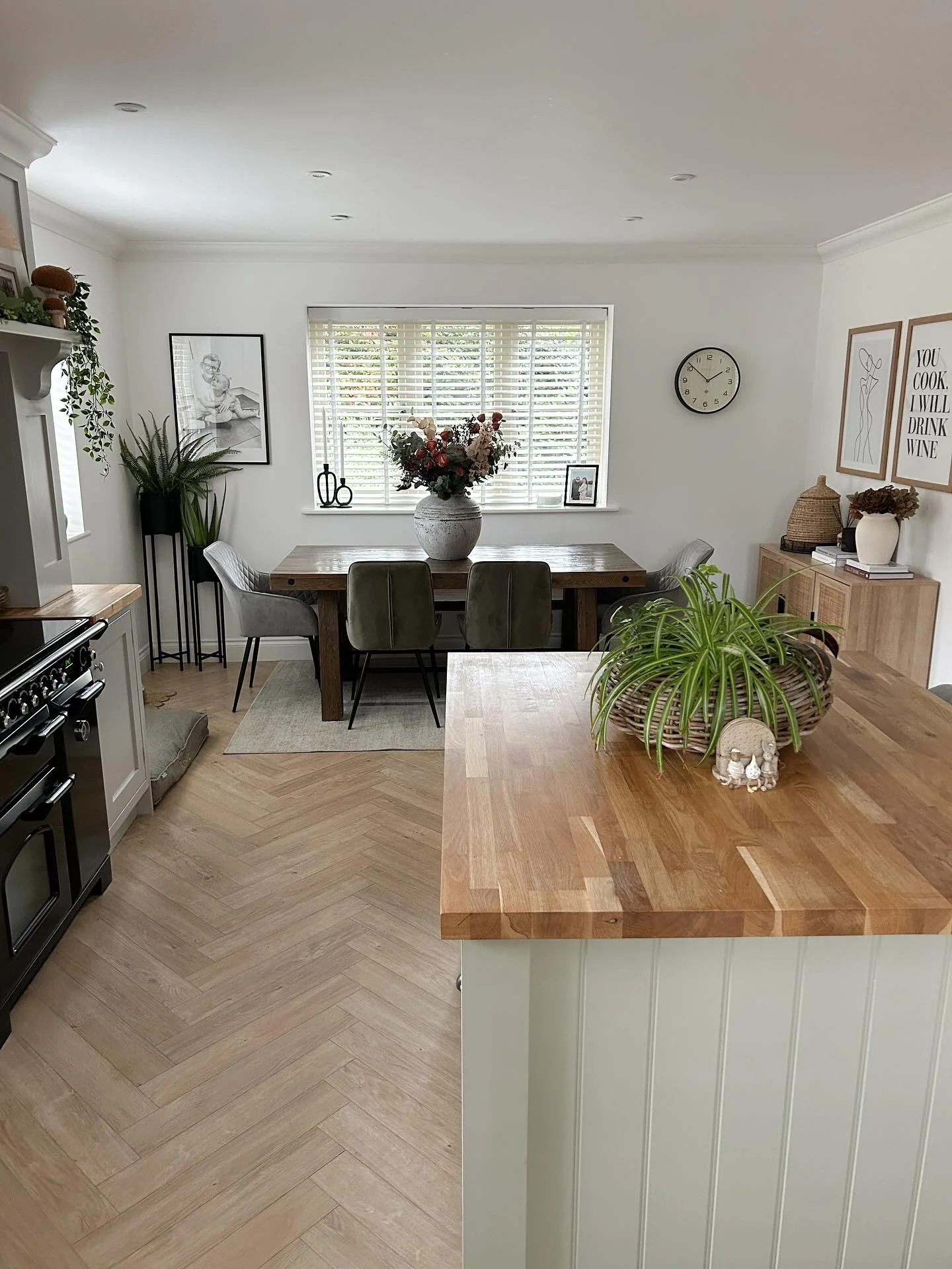 Natural Elements in a Neutral Palette (Small Kitchen Table Ideas)