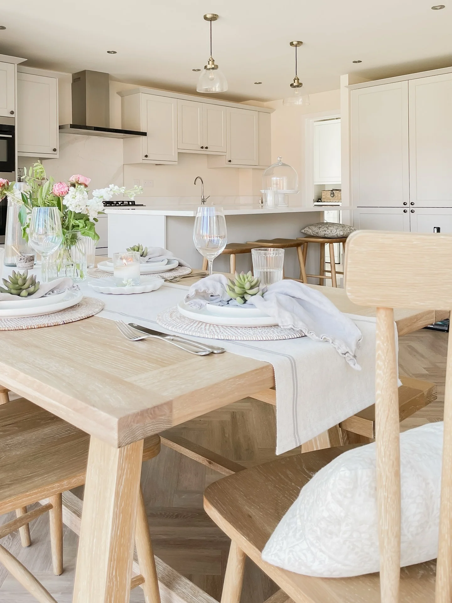 Airy Minimalism with a Touch of Sophistication (Small Kitchen Table Ideas)