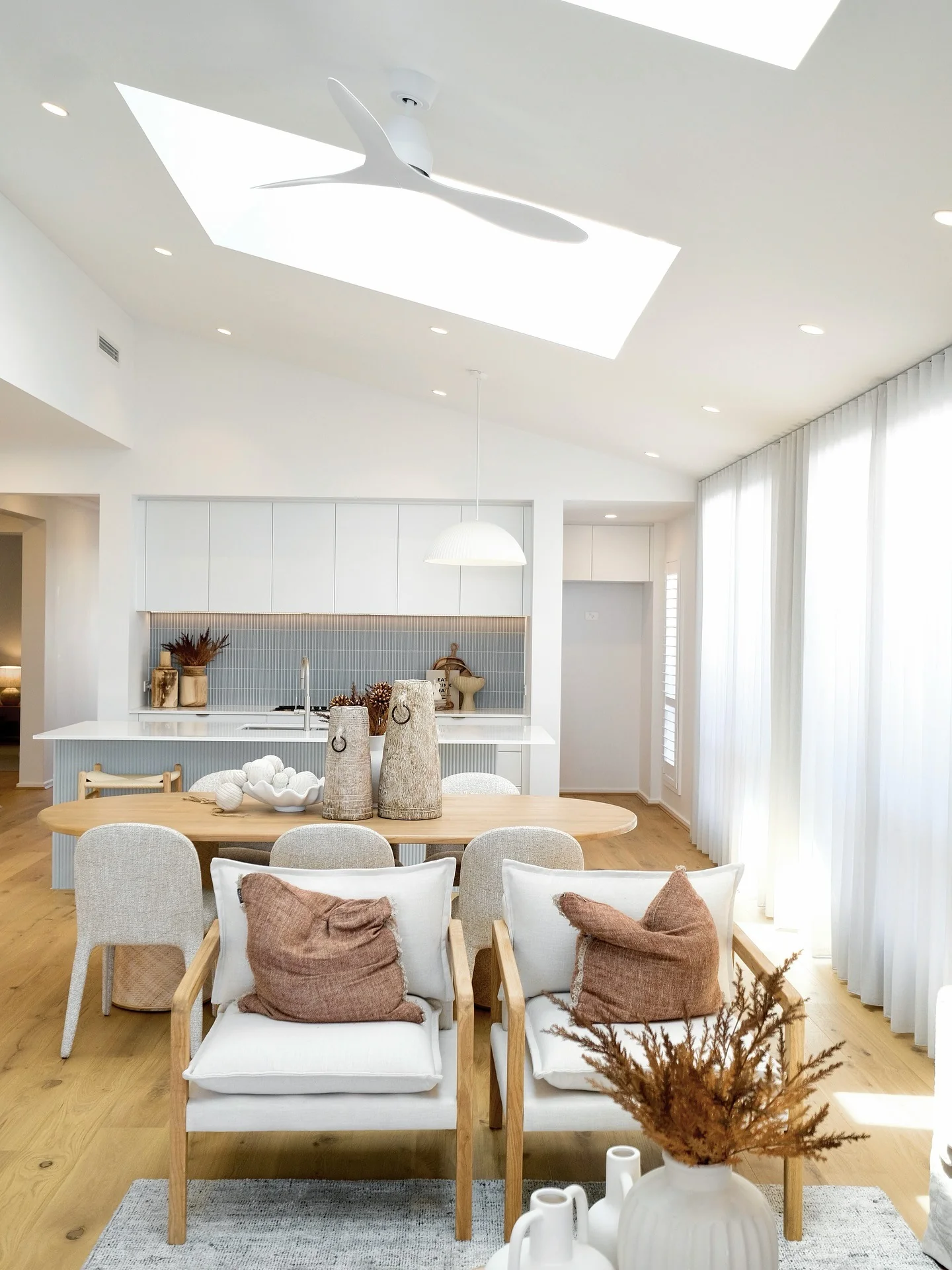 Scandinavian-Inspired Bright and Spacious Dining (Small Kitchen Table Ideas)