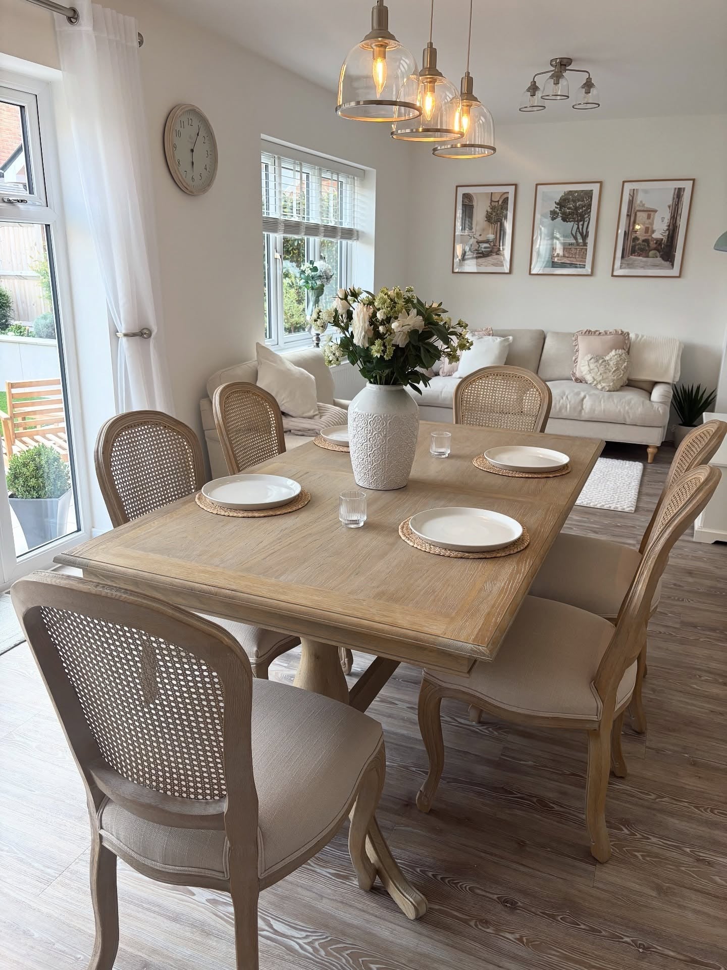 Warmth of Modern Farmhouse Style (Small Kitchen Table Ideas)