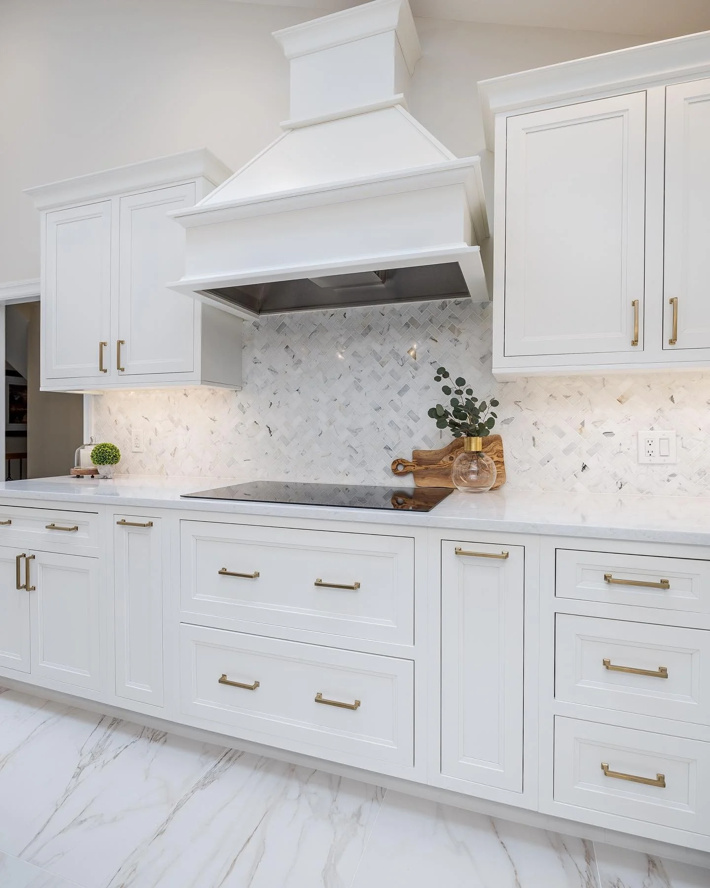 Luxurious Marble and Brass Kitchen Design (Kitchen Cabinet Ideas)