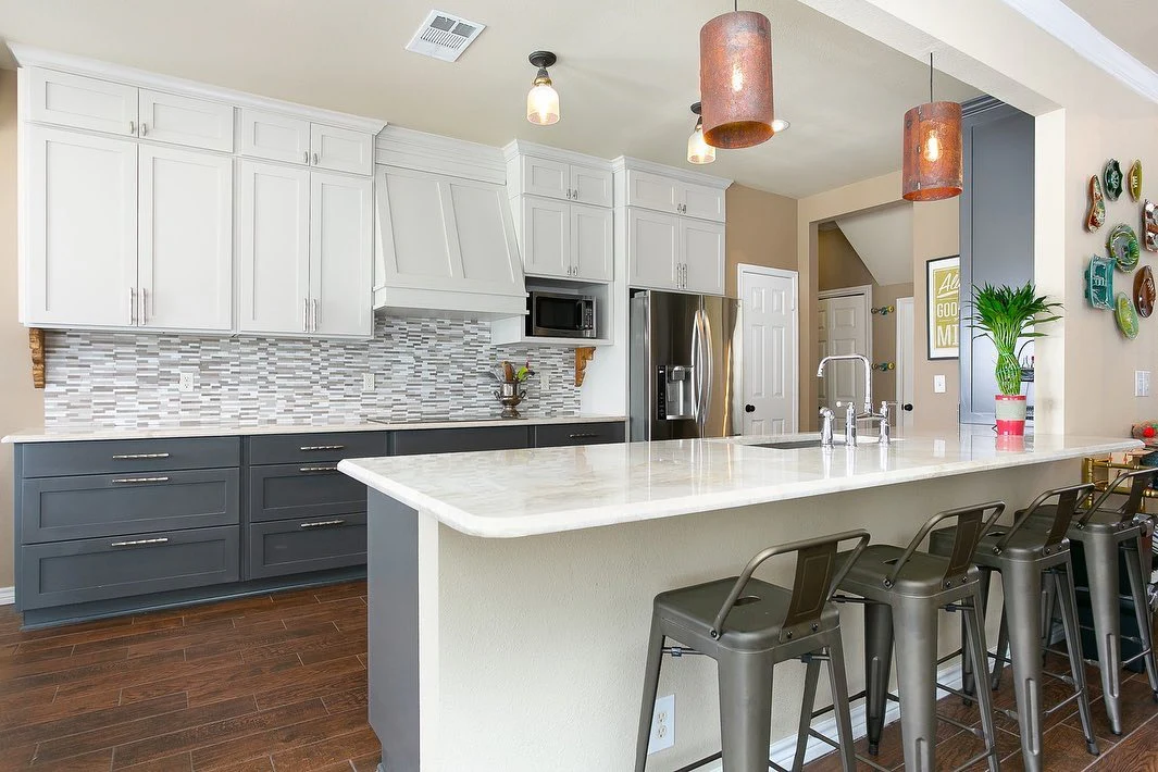 Striking Two-Tone Kitchen with Modern Flair (Kitchen Cabinet Ideas)