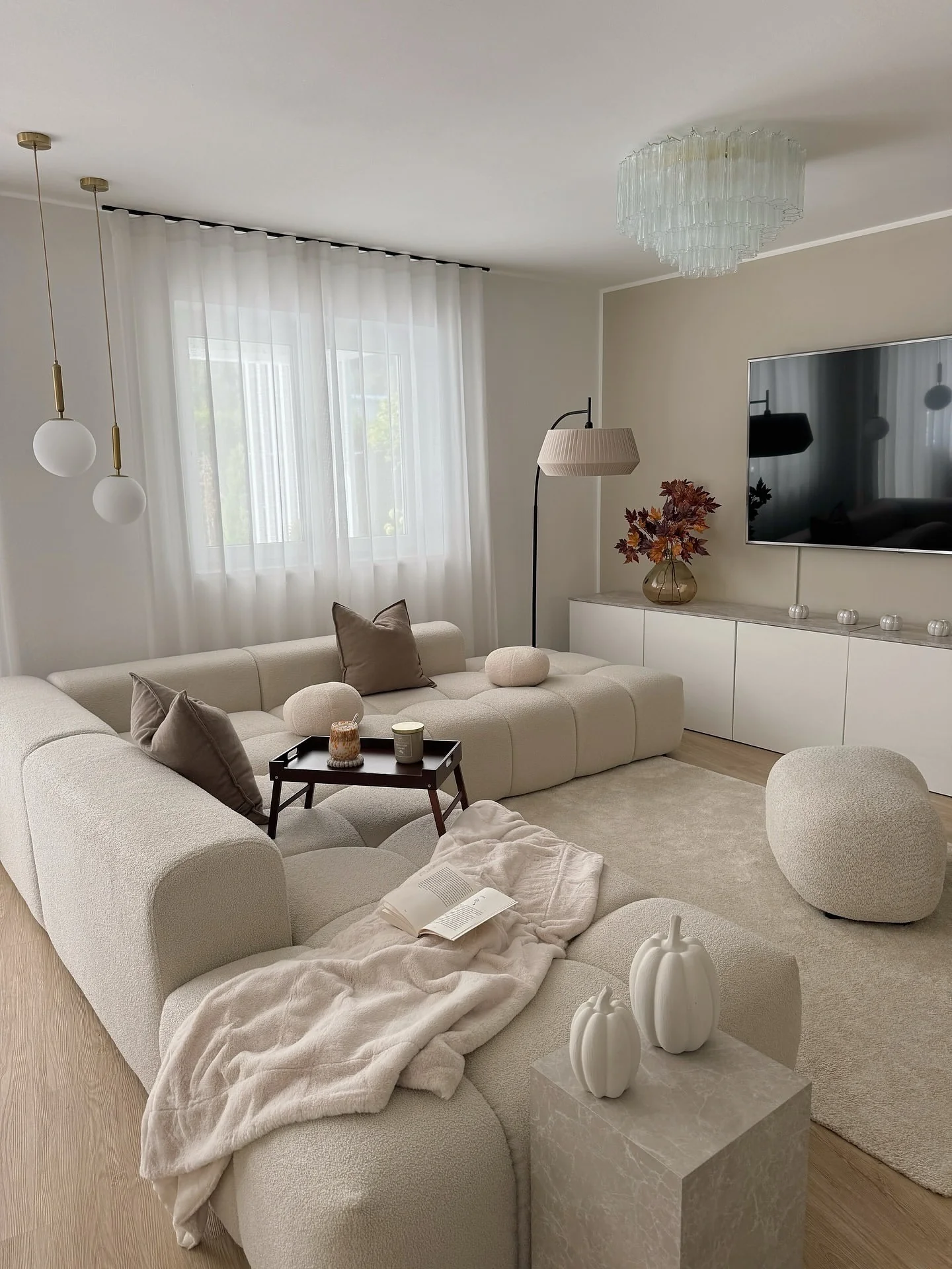 Soft Geometry in Contemporary Neutrals