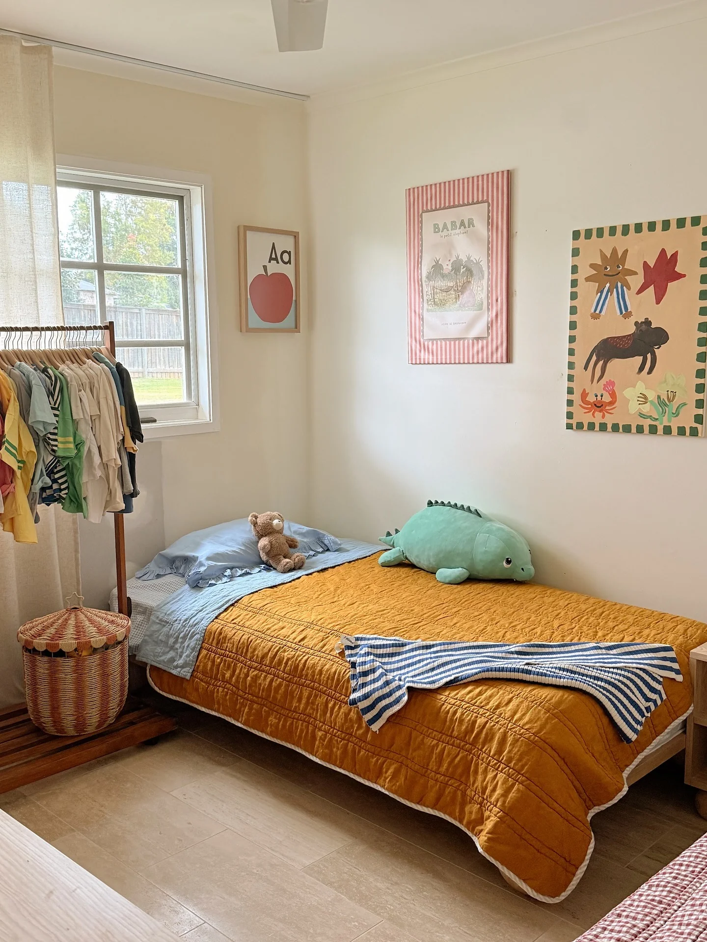 Warmth in Minimalism (Small Bedroom Ideas)