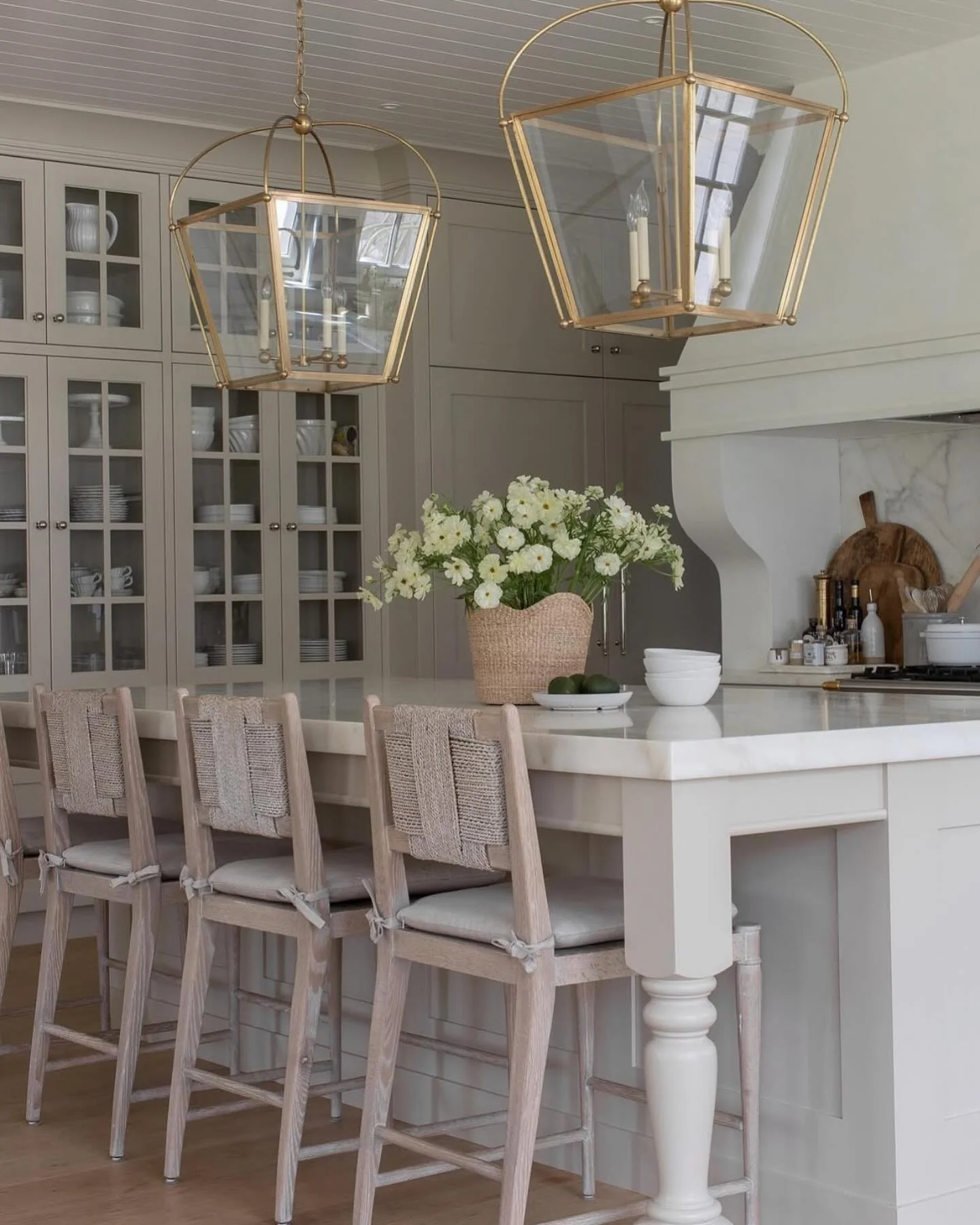 Classic Neutrals with a Touch of Cottage Elegance (Kitchen Centerpiece Ideas)