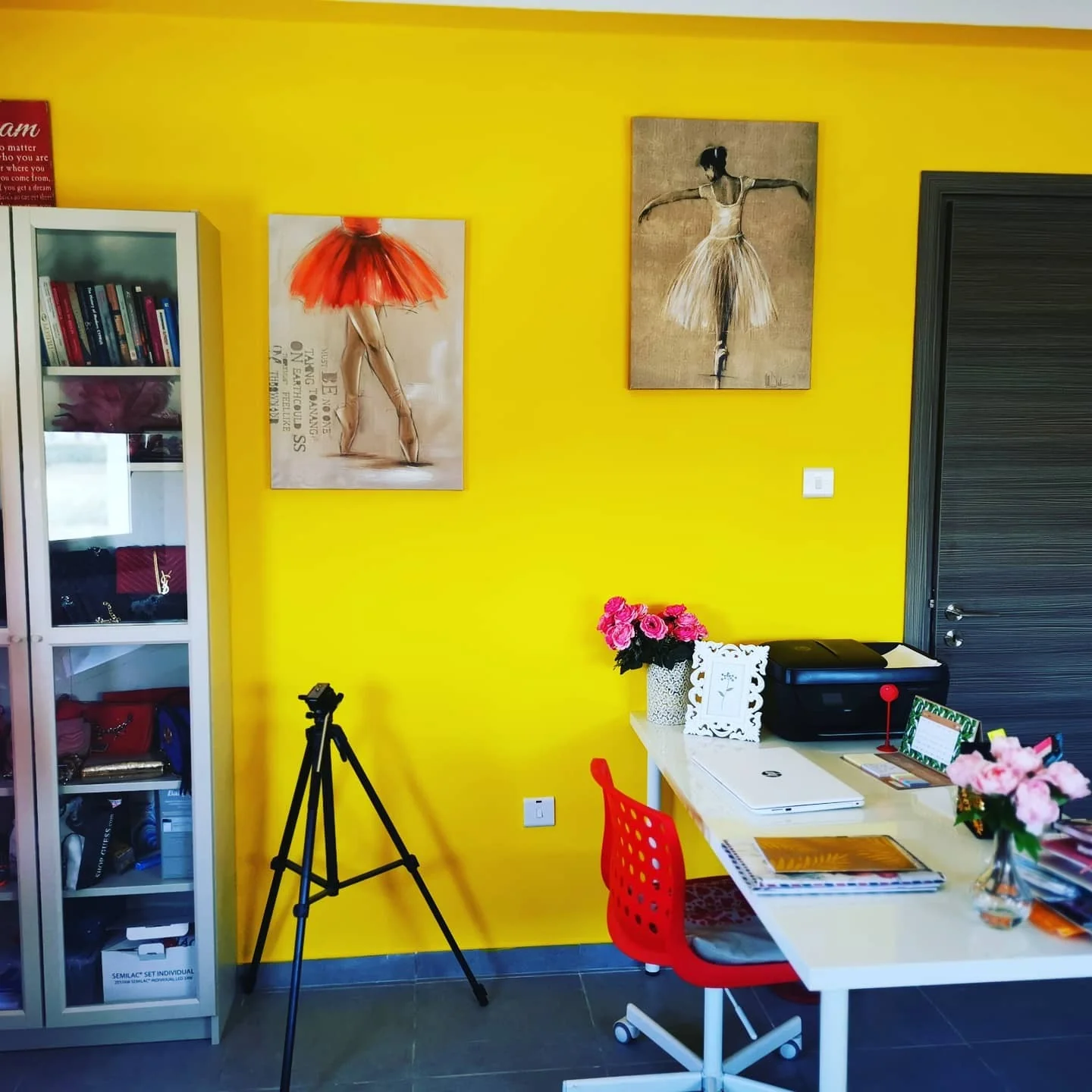 Energetic Yellow Office Creative Accents