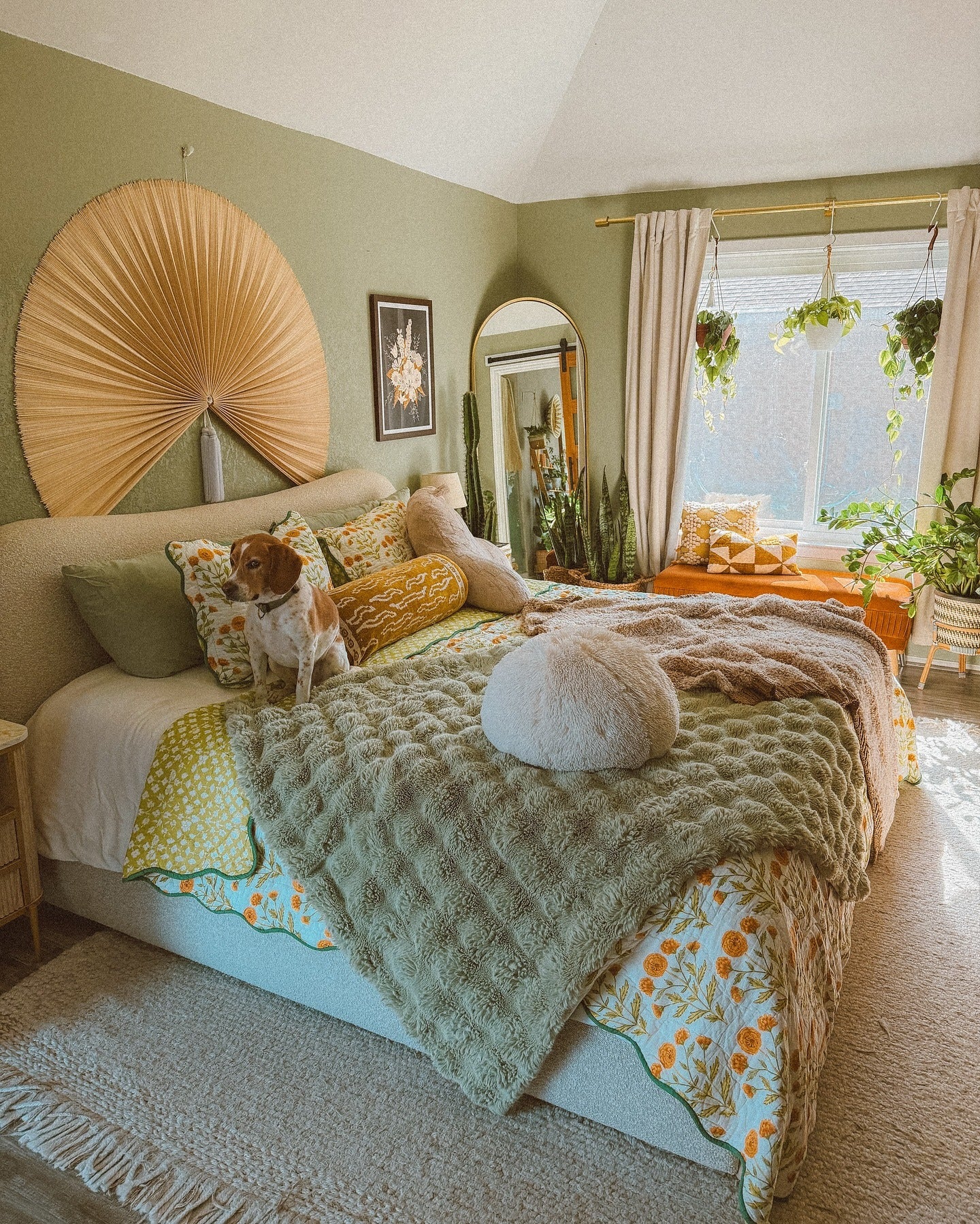 Soft Green Layers for a Playful Yet Relaxed Feel