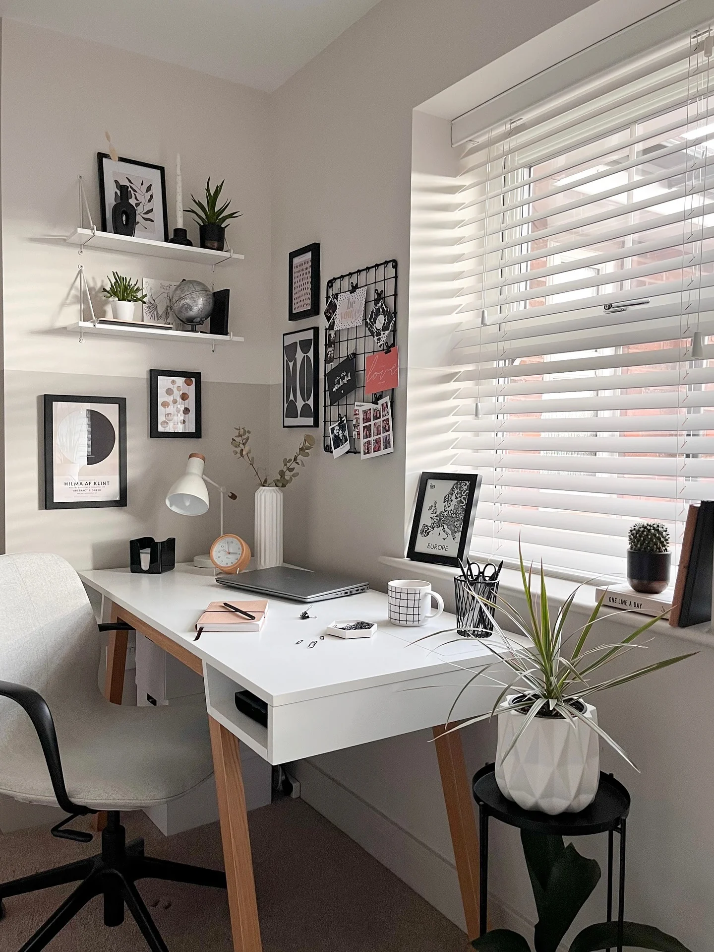 Serene Monochrome Study Corner (Minimal Office Ideas)