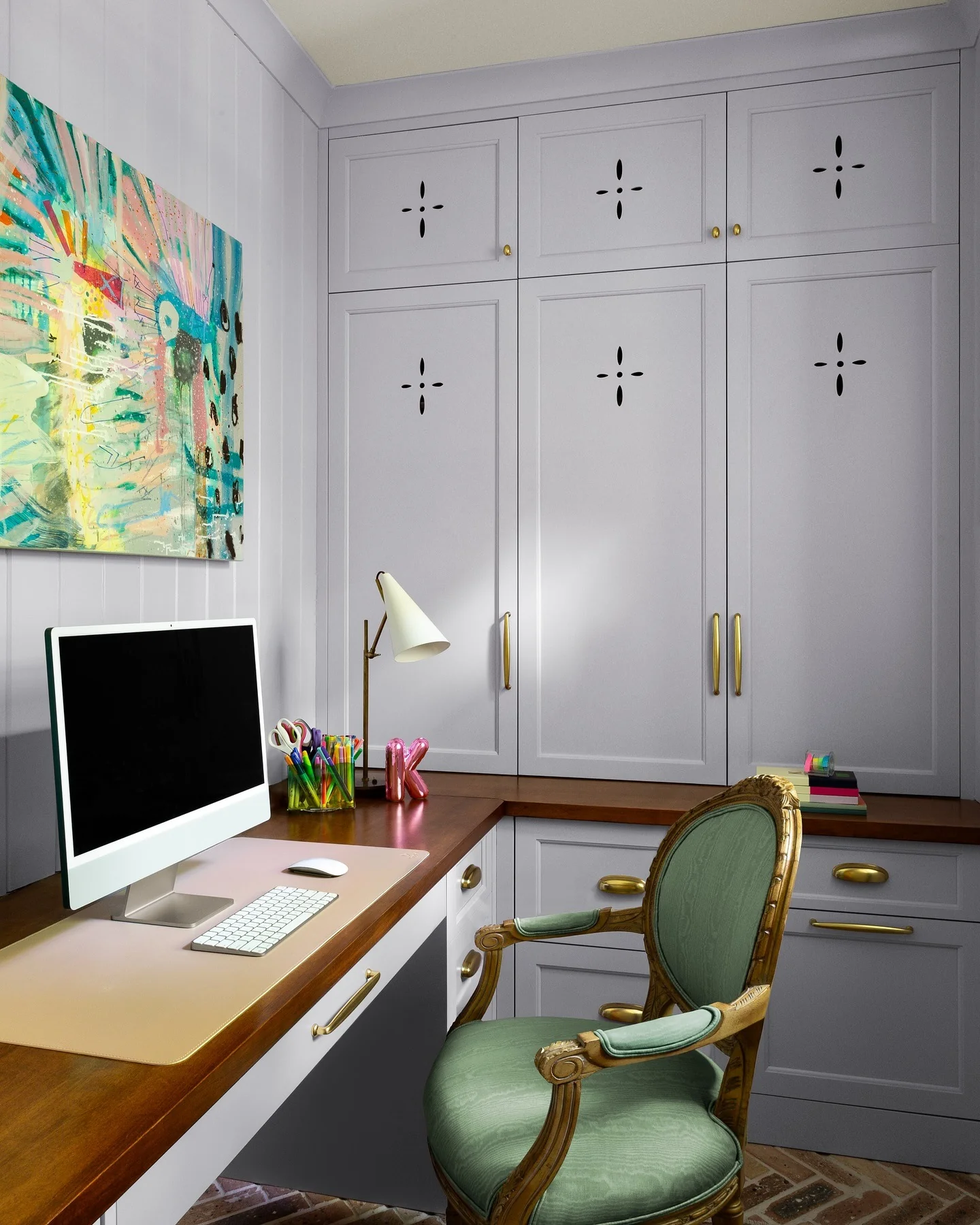 Pastel Lilac Office with Vintage Flair (Minimal Office Ideas)