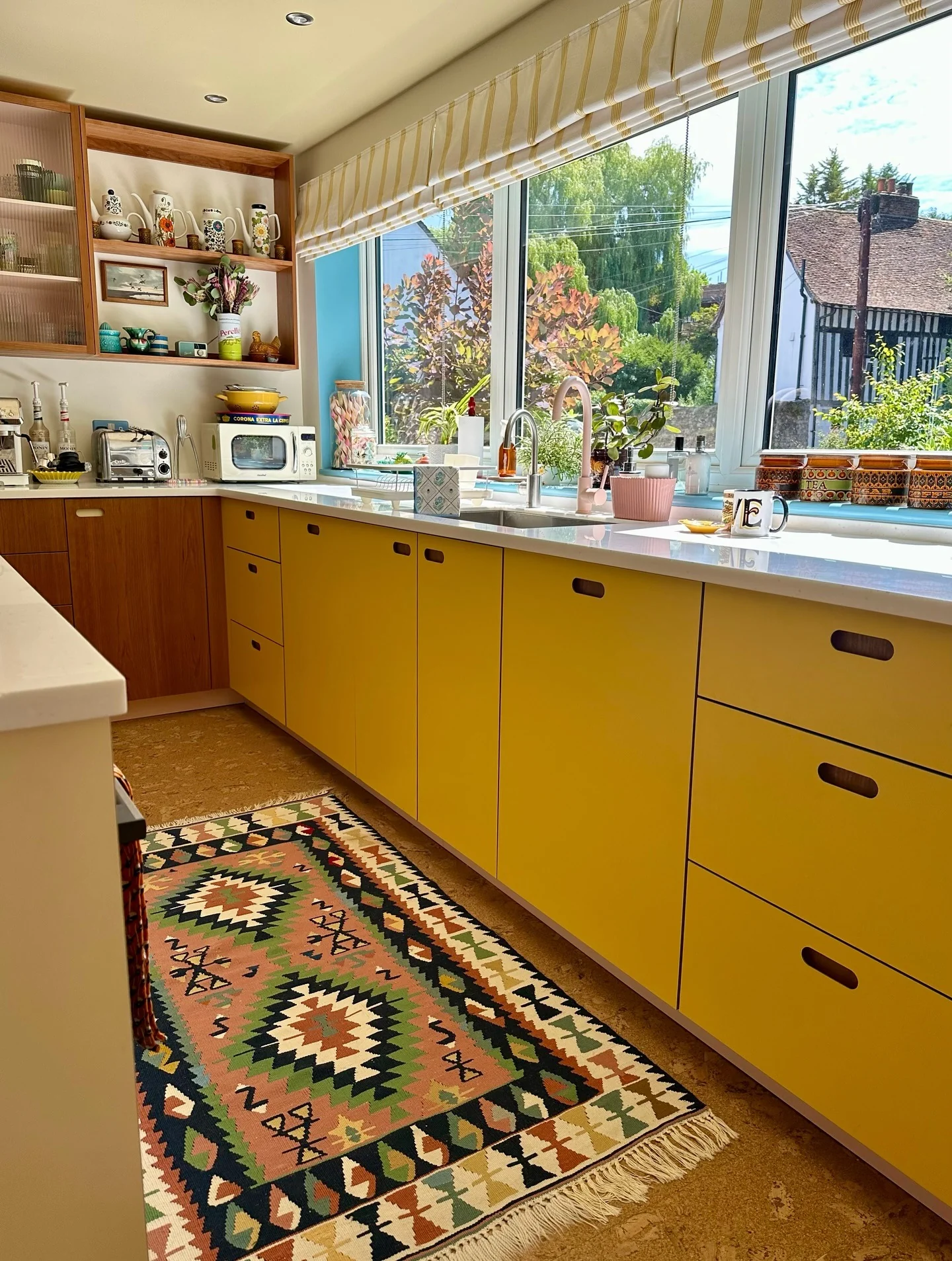 Playful Retro Vibes: Sunshine Yellow with White and Patterned Rugs (Yellow Kitchen Ideas)