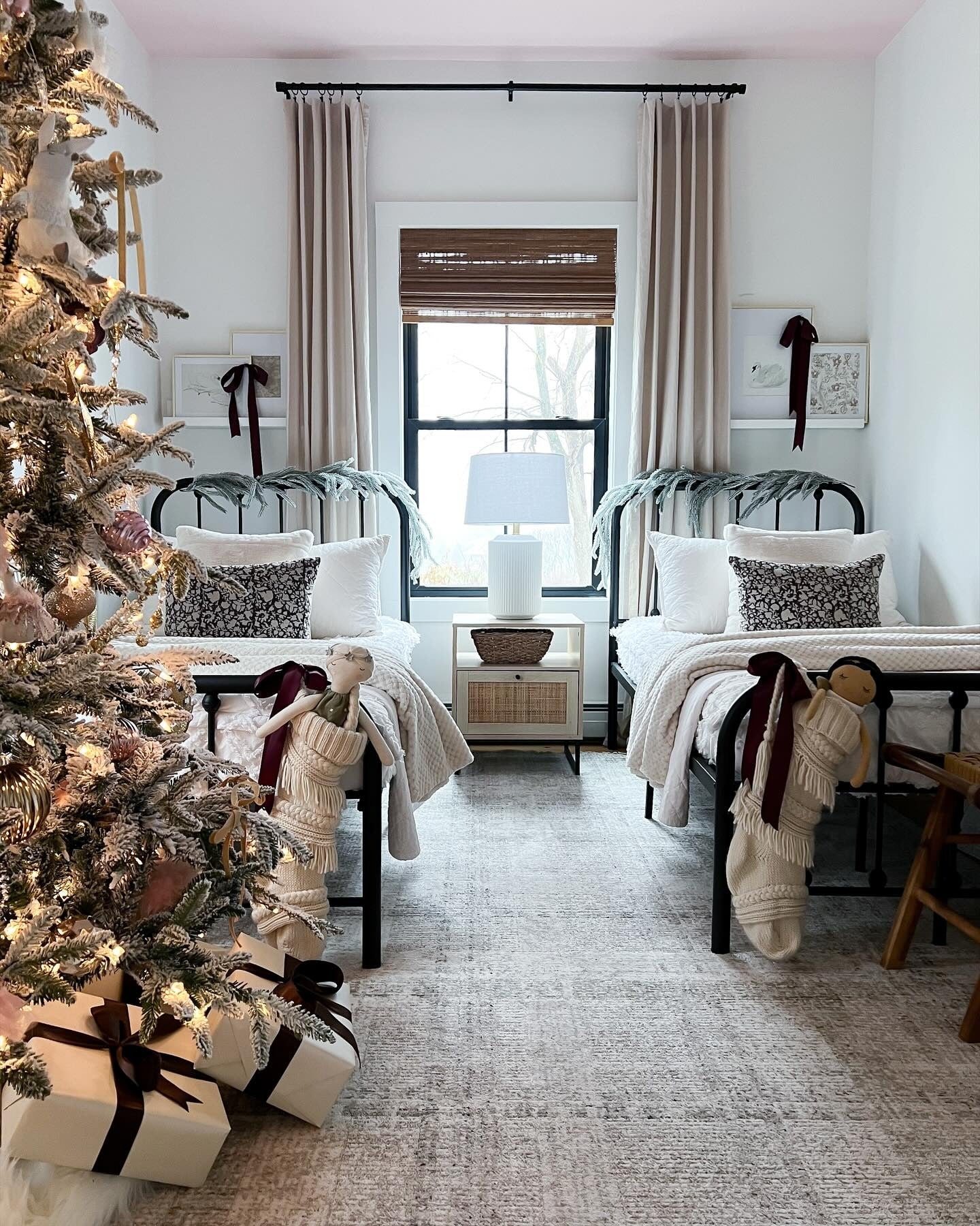Minimalist Twin Room with Subtle Festive Layers (Christmas Bedroom Ideas)