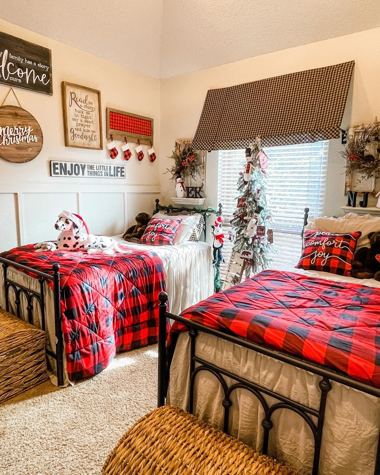 Buffalo Plaid Fun in a Kids' Twin Room (Christmas Bedroom Ideas)