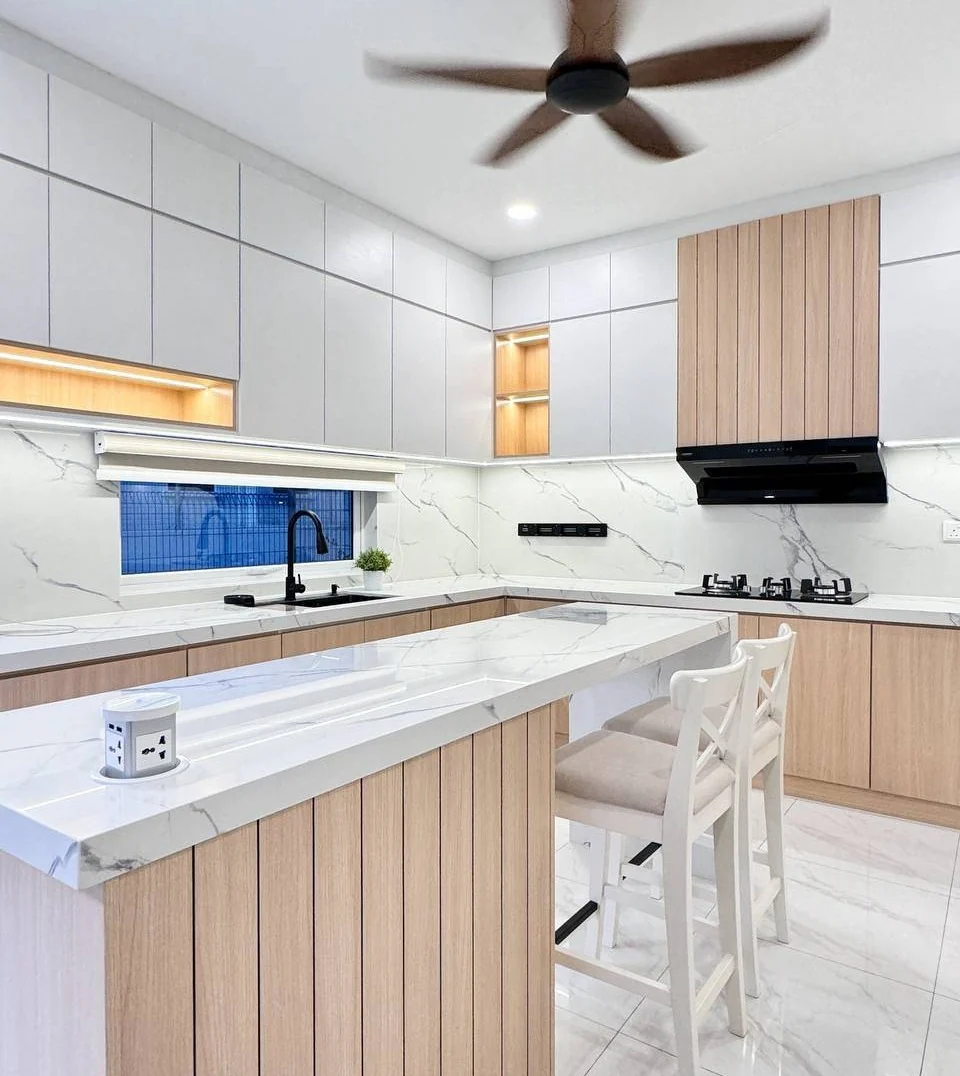 Japandi-Style Kitchen in White and Blonde Wood