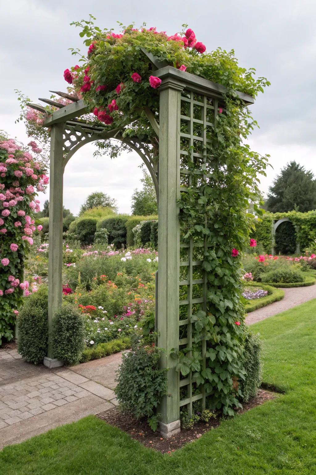 Improve privacy with the dynamic design of a wave top trellis.