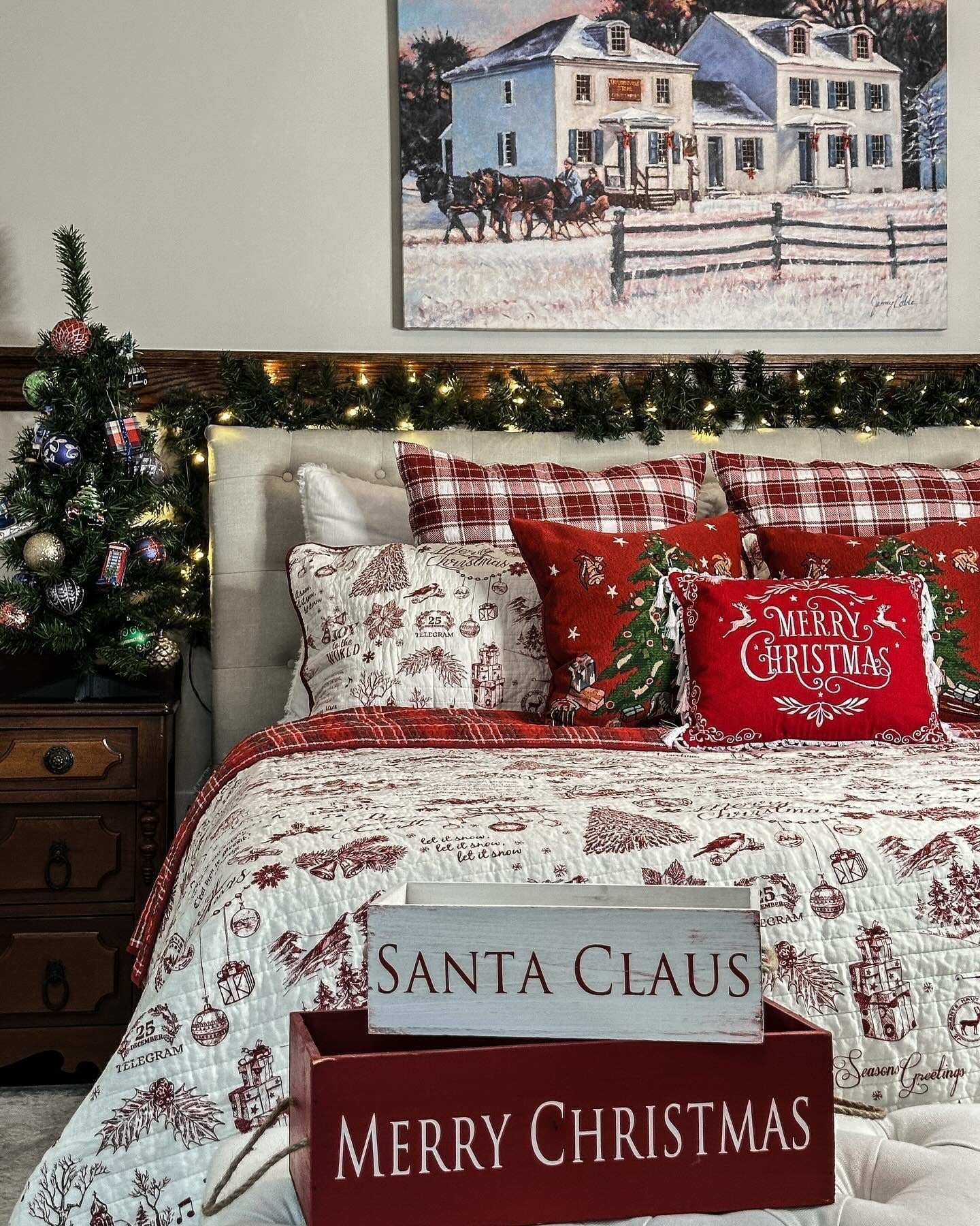 25 Festive Christmas Bedroom Ideas to Spark Your Holiday Glow-Up 25 Festive Christmas Bedroom Ideas to Spark Your Holiday Glow-Up